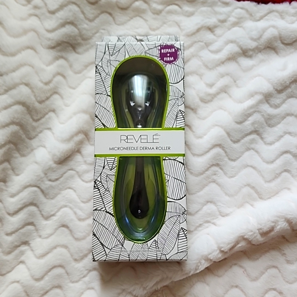 Microneedle derma roller